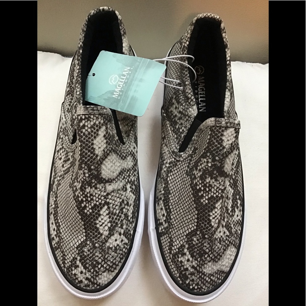 NWT ladies MAGELLAN outdoor shoes size 8B
